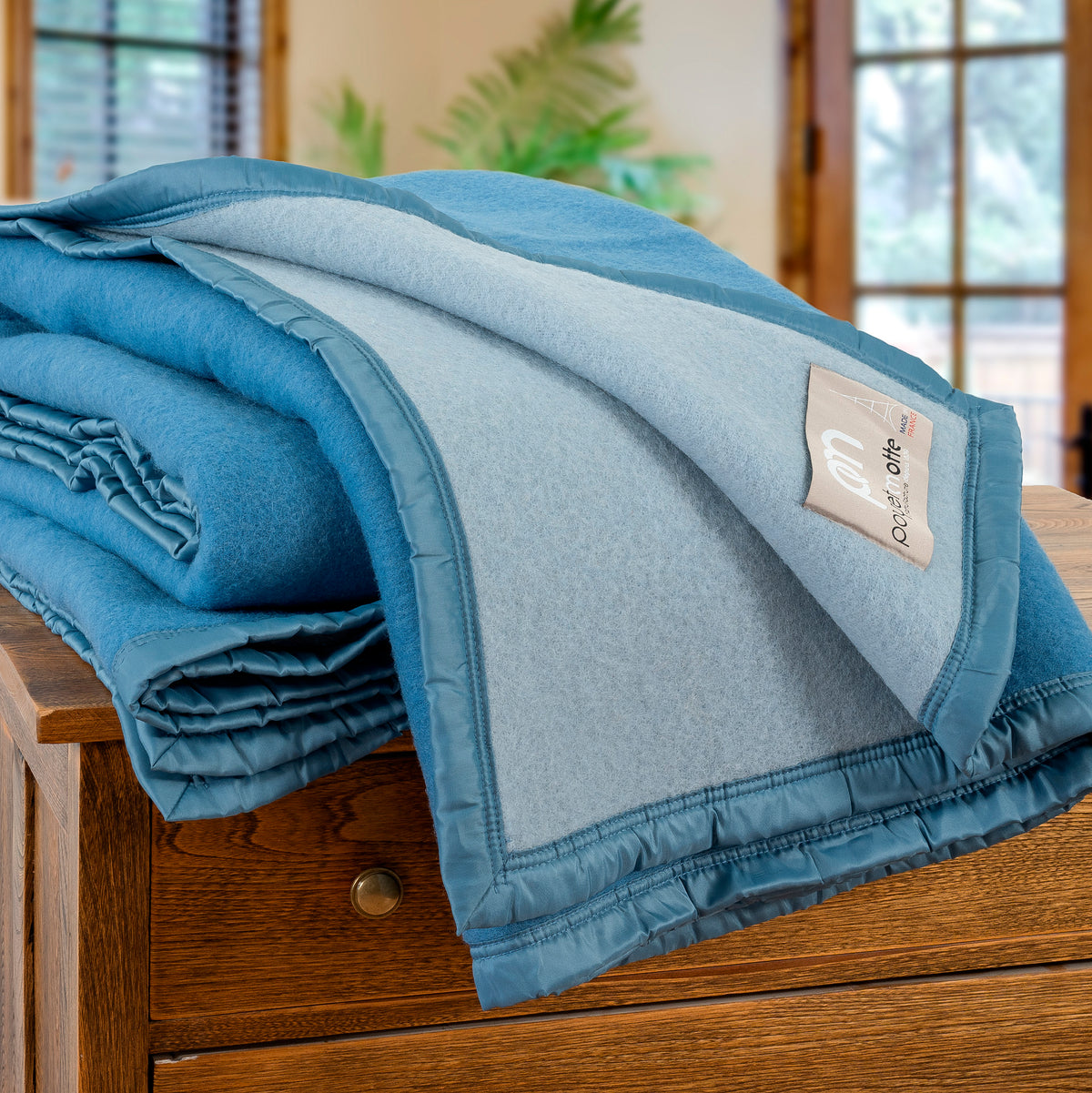 Poyet Motte Aubisque Reversible 500GSM Heavyweight 100% Wool Blanket, Blue